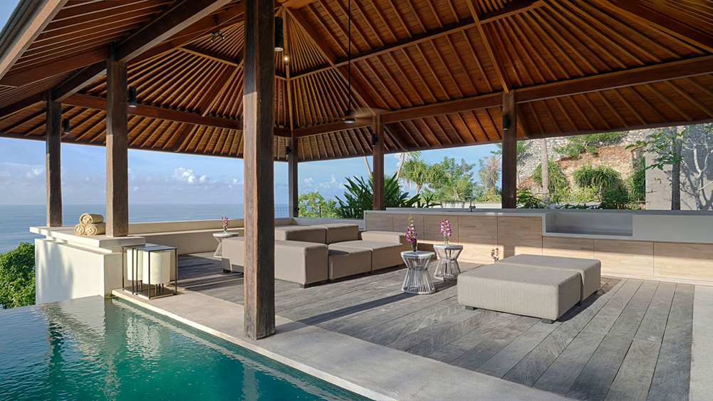 Sohamsa Ocean Estate - Villa Soham - Poolside entertaining bale